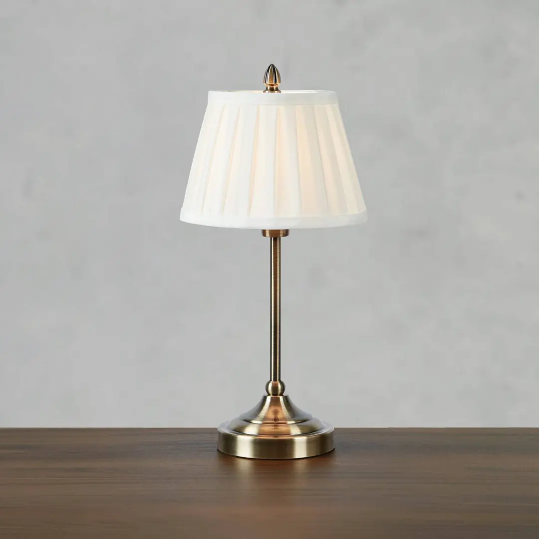 Markslöjd Tischlampe Oxford, messingfarben, Höhe 43 cm, Metall/Stoff