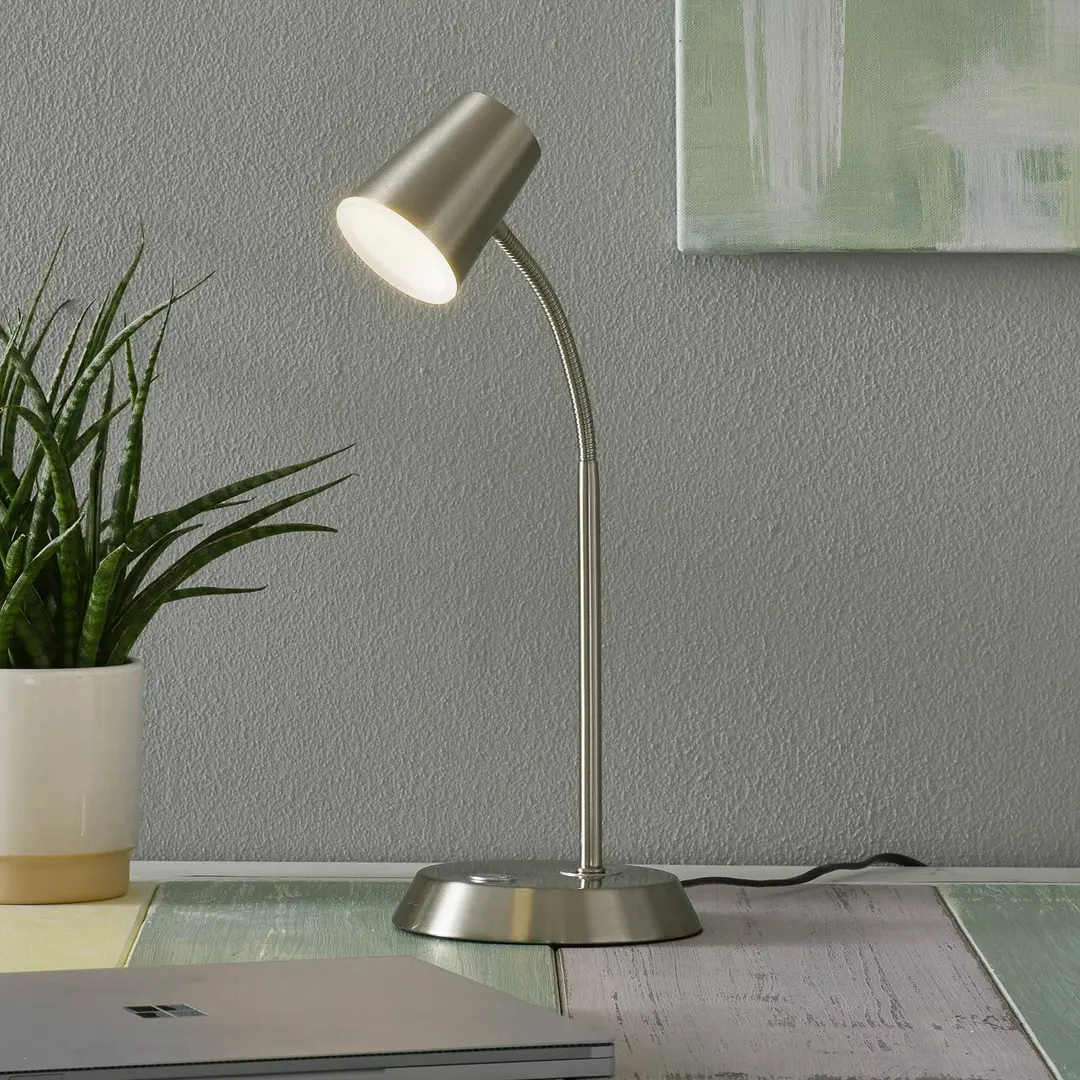 Trio Lighting Nickelfarbene LED-Tischleuchte Narcos