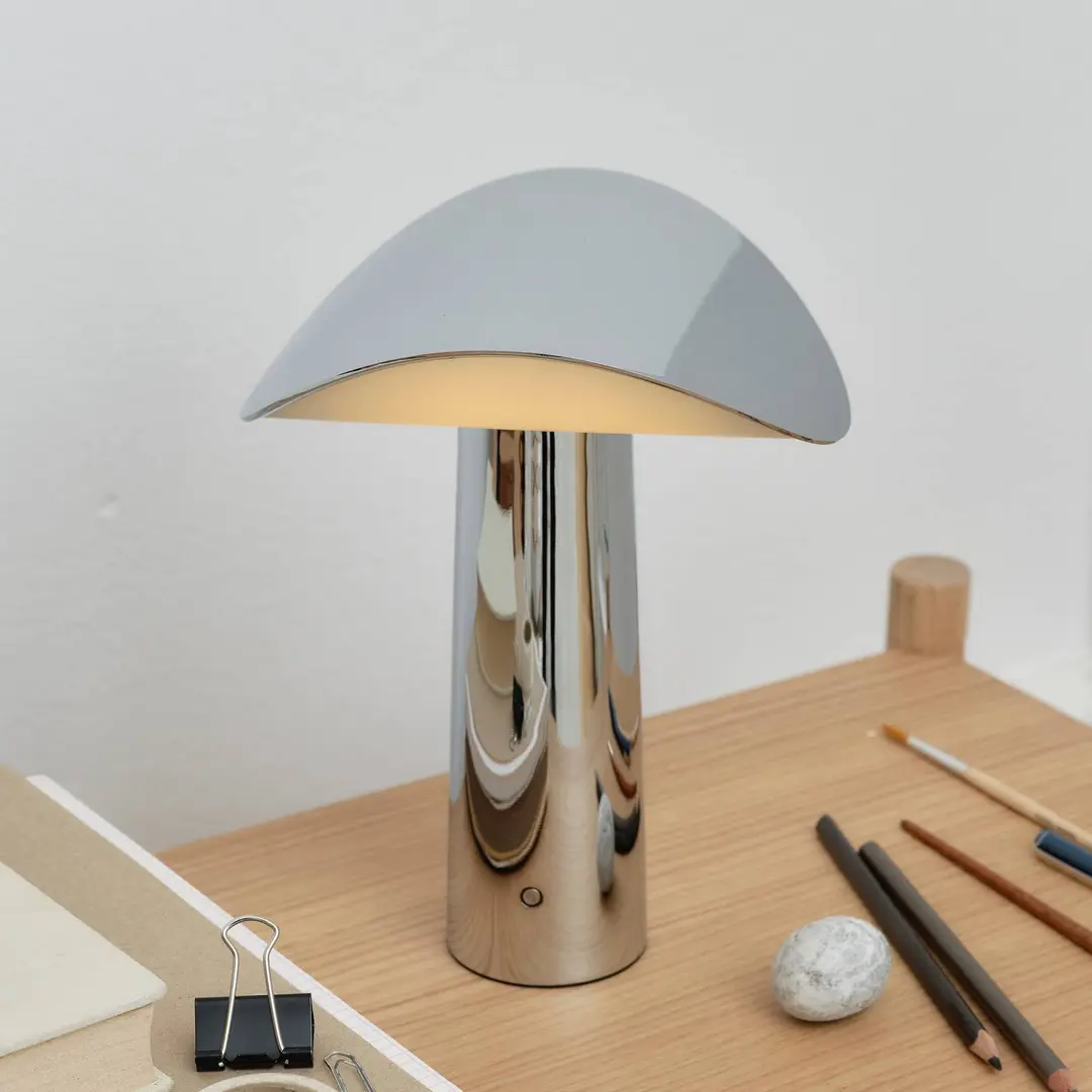 GEJST LED-Akku-Tischleuchte Lium, chrom, 2.700 K, USB