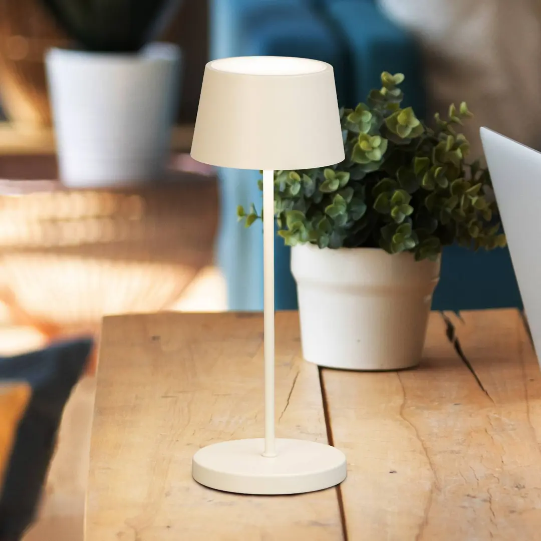 FH Lighting LED-Akku-Tischlampe Asena Pro sandbeige, 30 cm Metall IP54