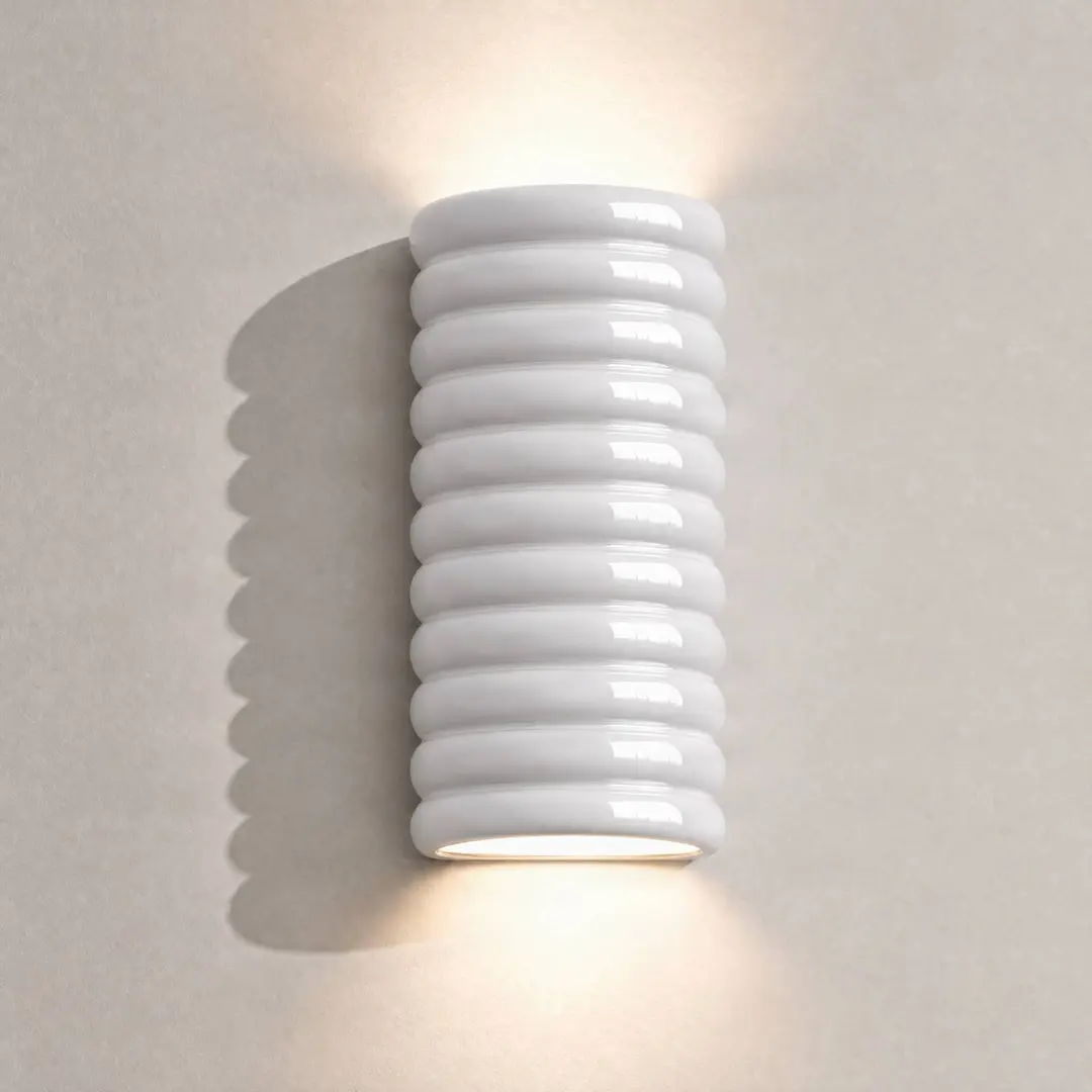 Lucande LED-Wandleuchte Riff, weiß, Keramik, Höhe 25 cm