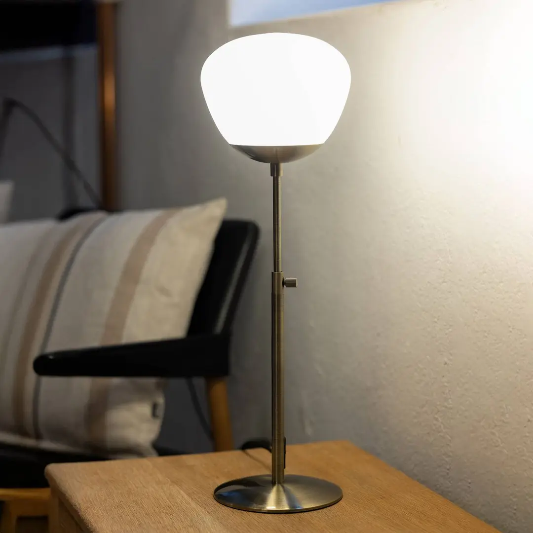 Markslöjd Tischleuchte Rise, Höhe 60 cm, messing antik, Eisen, Glas