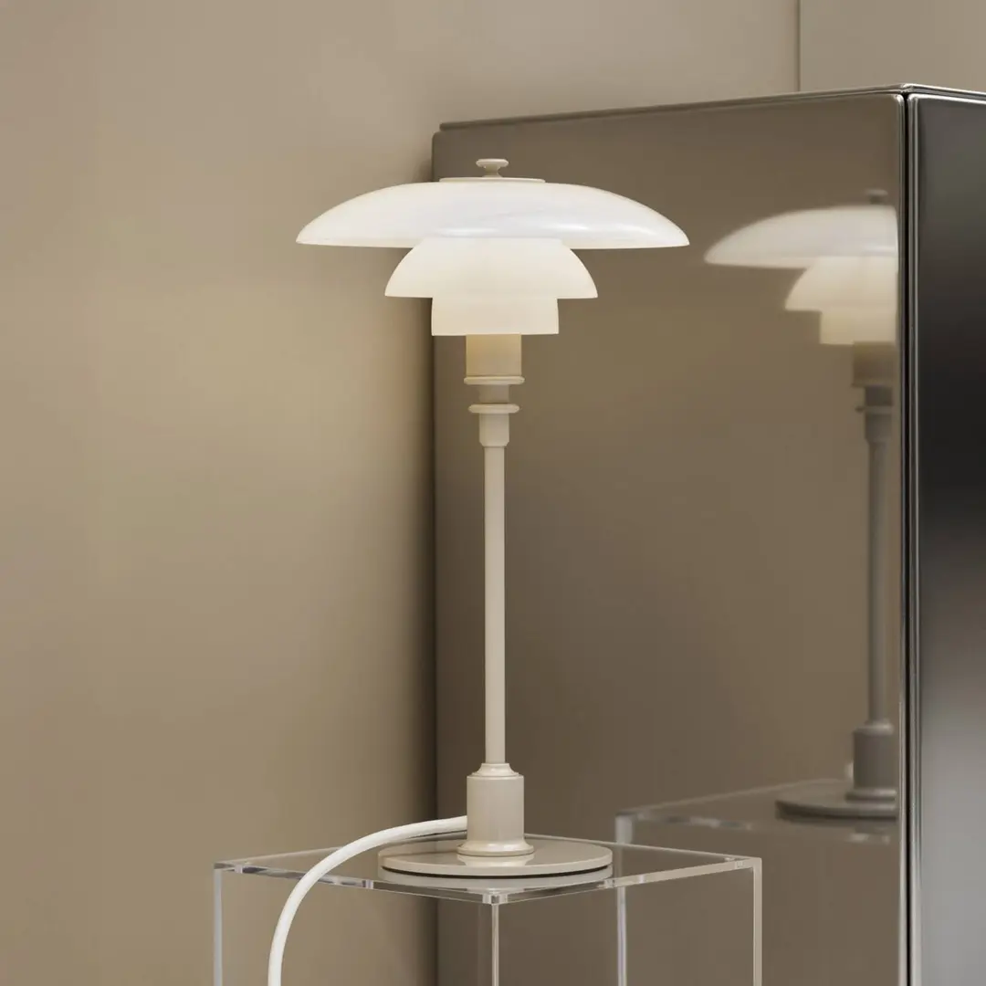 Louis Poulsen Tischlampe PH 2/1, beige glänzend, Ø 20 cm
