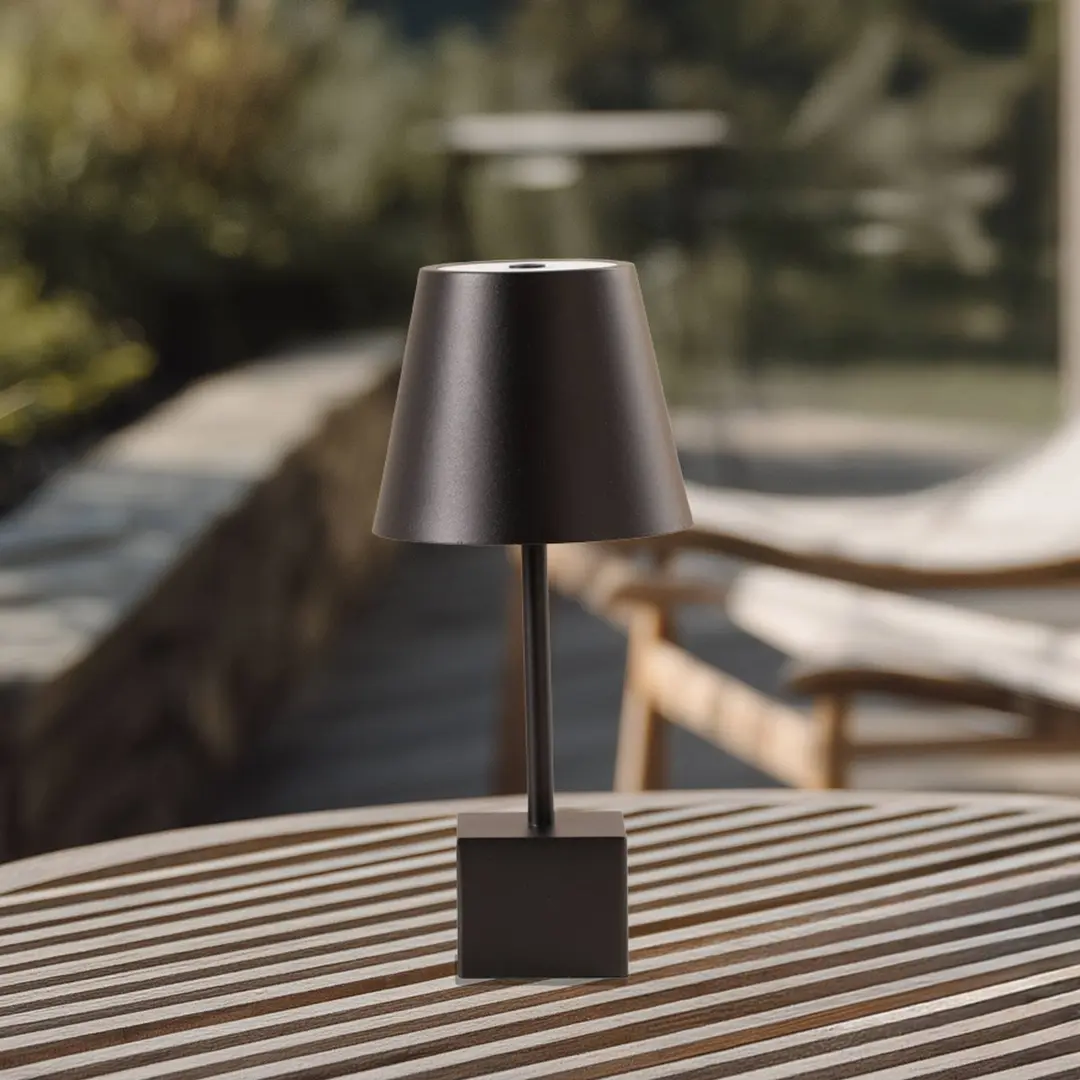 Lindby LED-Akkutischleuchte Janea CUBE, schwarz, Metall