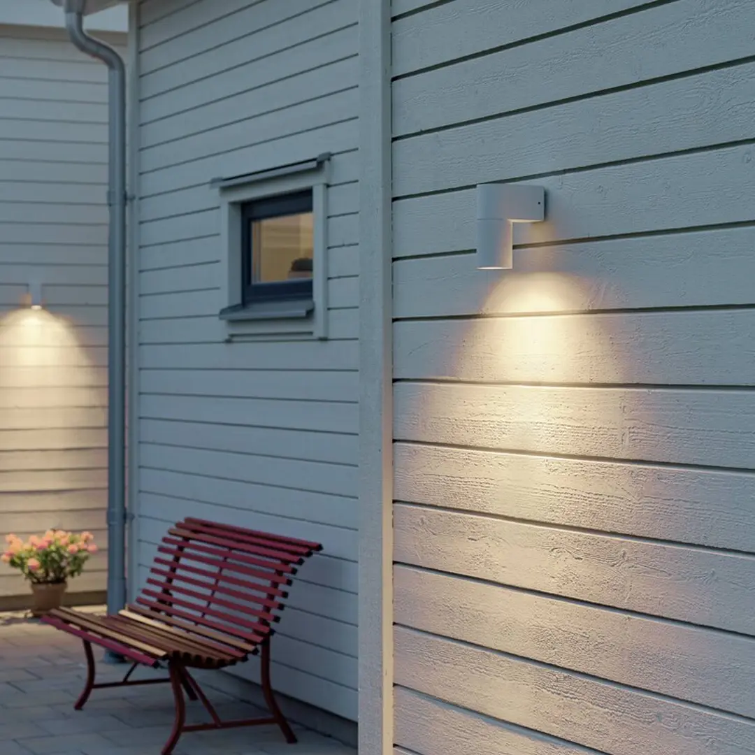 Konstsmide Außenwandlampe Temi, weiß, Breite 11 cm, Aluminium