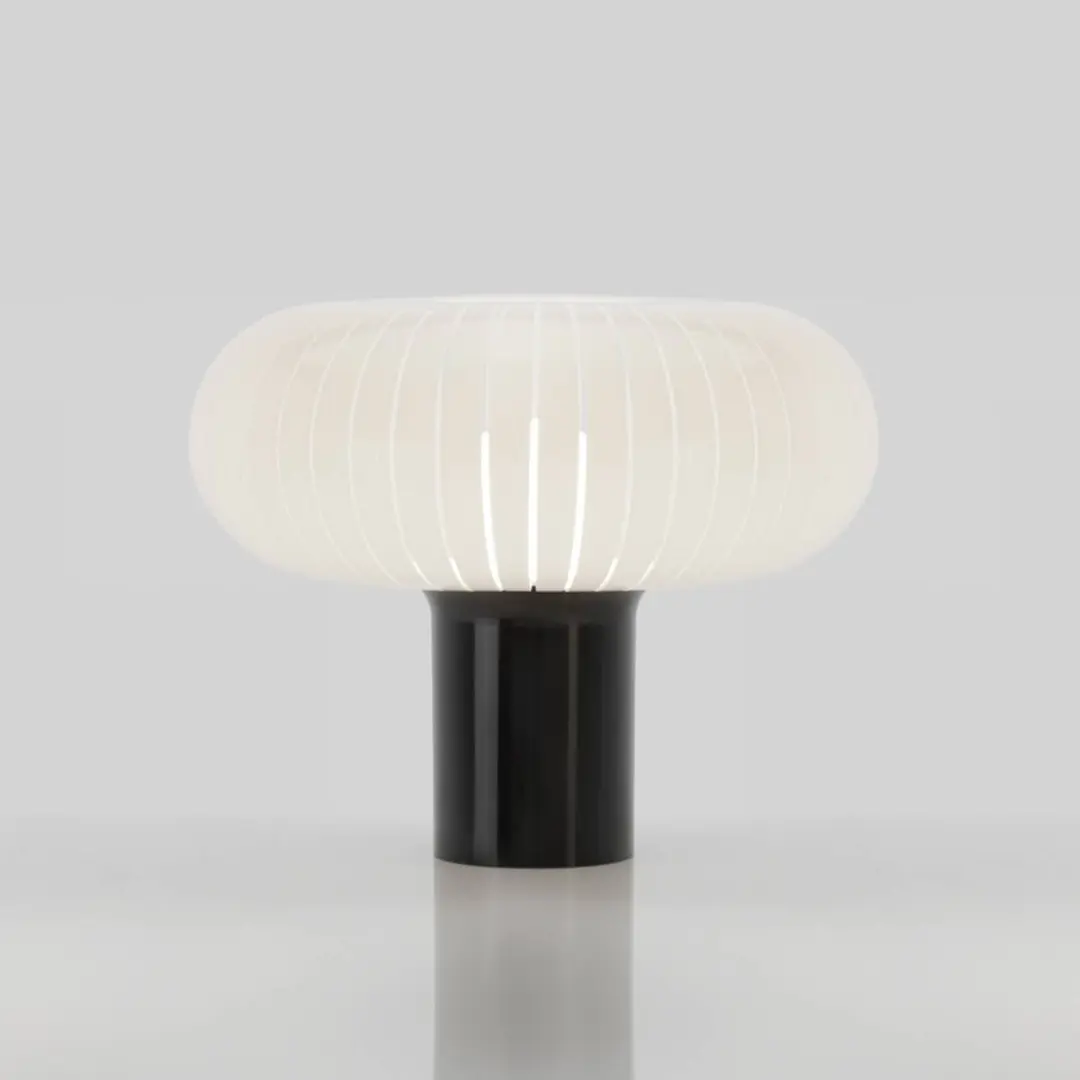Kartell Tischleuchte Teresa, schwarz/weiß, Ø 50 cm, PMMA
