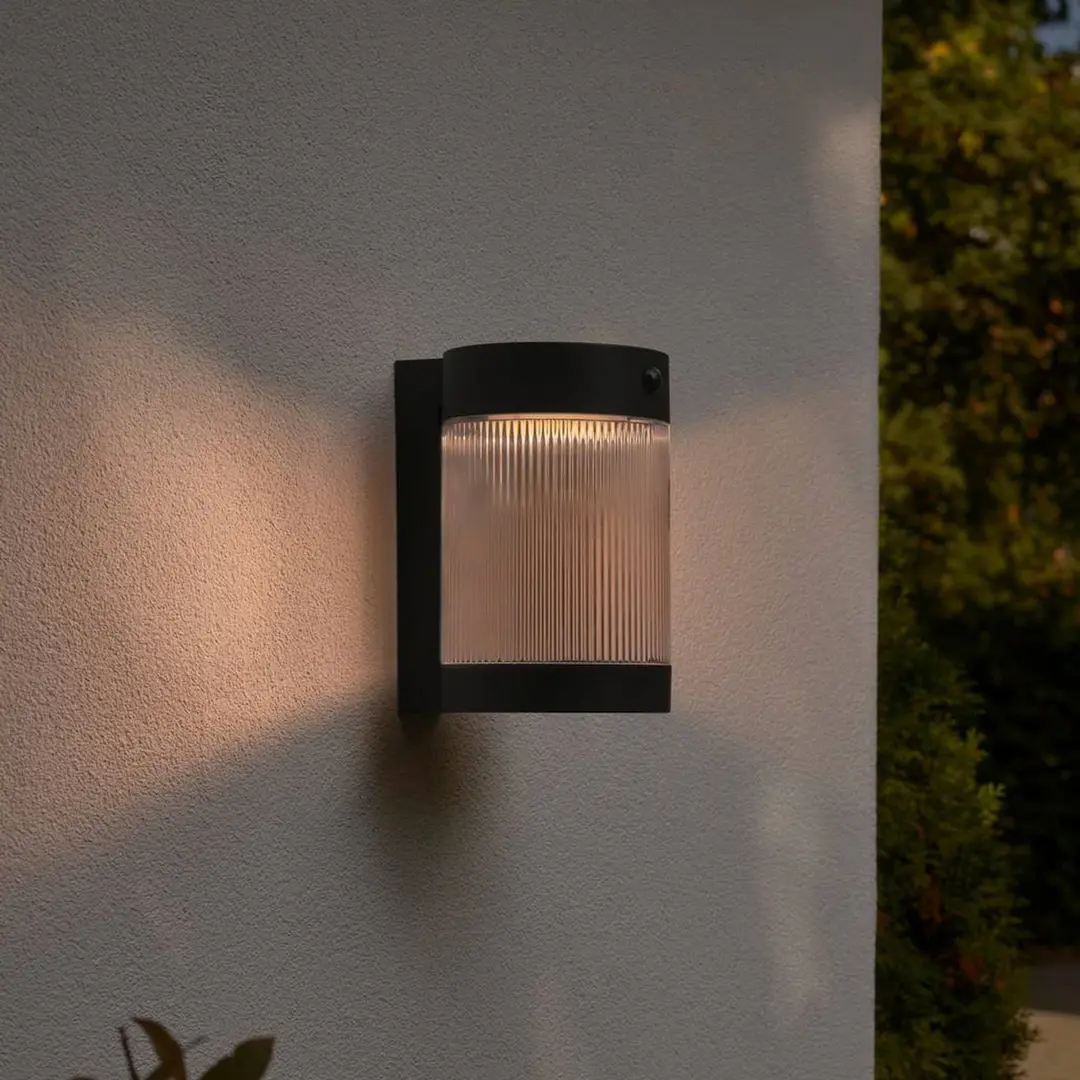 Nordlux Solar-Außenwandleuchte Coupar, schwarz, Kunststoff, IP44