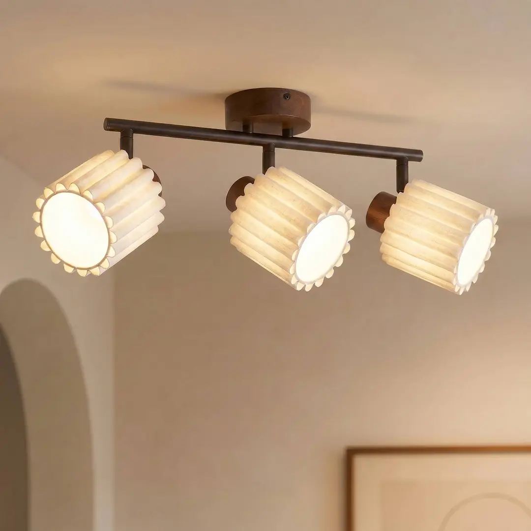 Lindby Deckenstrahler Shiloh, 3-flammig, walnuss/beige, Holz