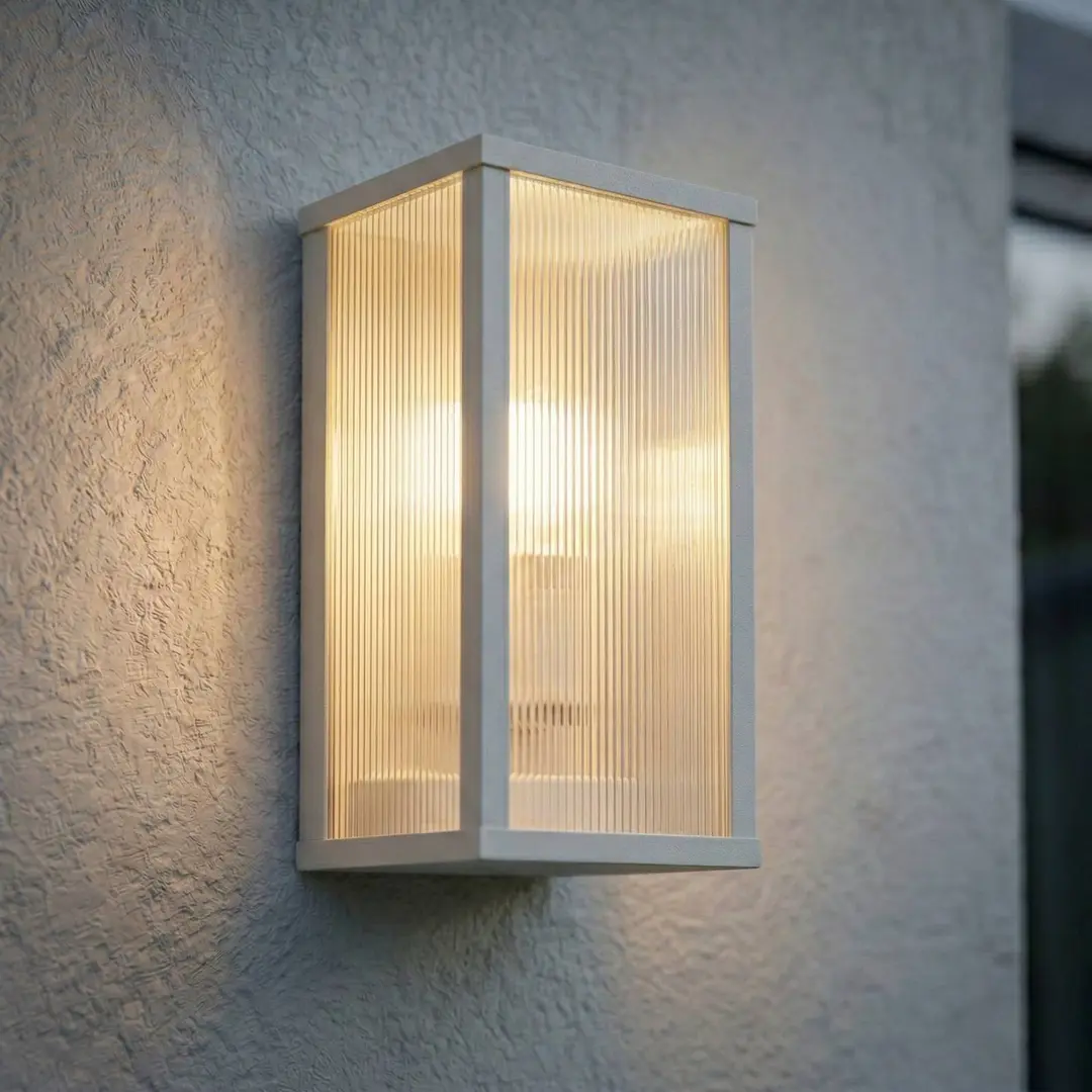 Lindby Außenwandlampe Peldar, hellgrau/geriffelt, 26cm, IP44