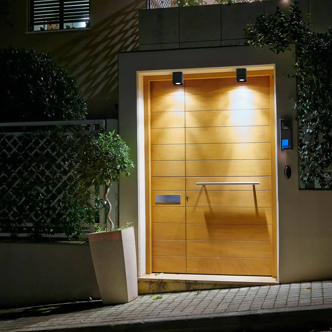 FARO BARCELONA Dezenter LED-Deckenstrahler Tami für außen