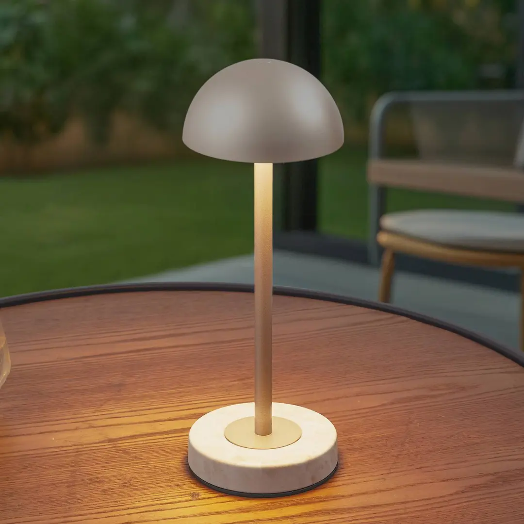Lindby LED-Akku-Tischlampe Pippin, gold/travertin, IP44