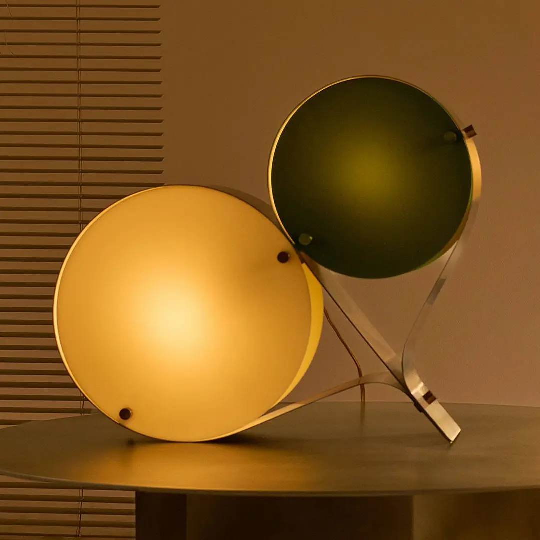 Gubi Tischleuchte Coppia, elfenbein/olivgrün, Höhe 42 cm