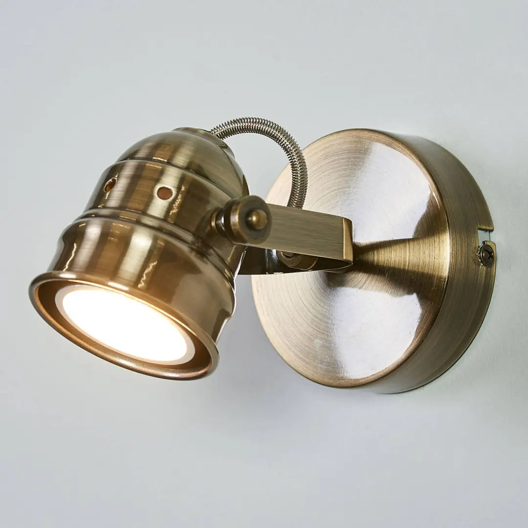 Lindby Wandstrahler Leonor, messing, Metall, 1-flg., 9,5 cm