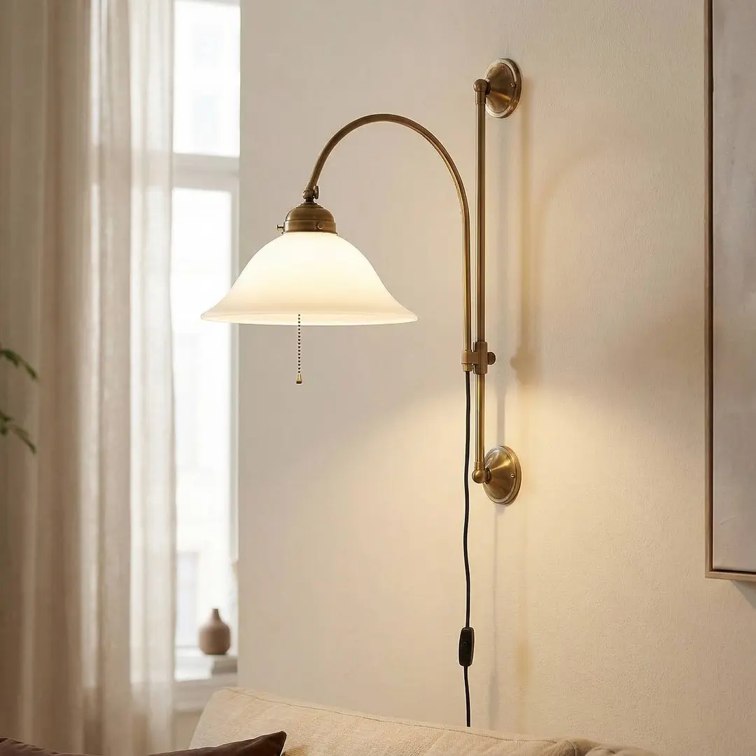 Berliner Messinglampen Rhodos - ausladende Messing-Wandleuchte