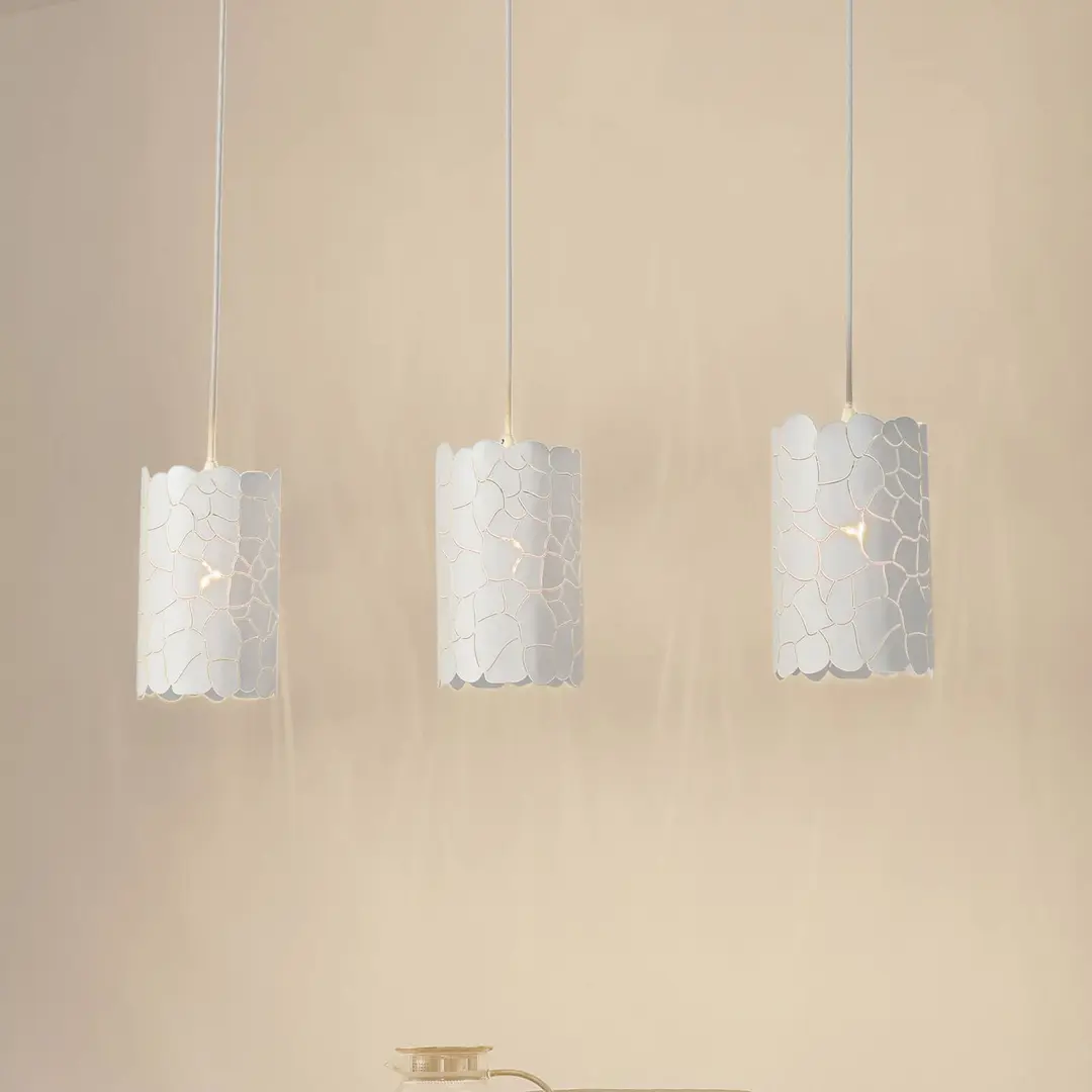 Lindby Hängeleuchte Aralena, weiß, 3-flg., Länge 92 cm
