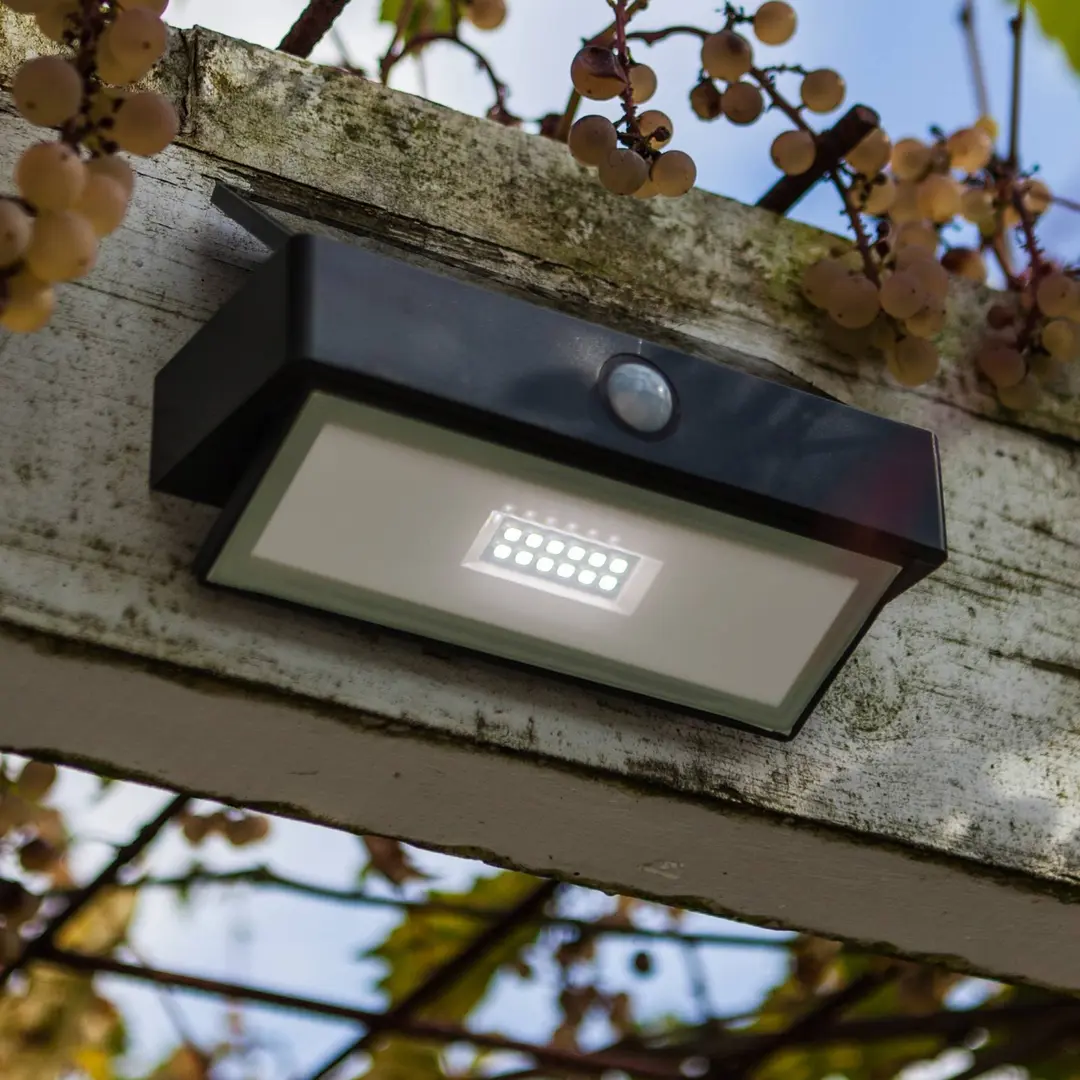 Lutec LED-Solar-Außenwandlampe ARROW, dunkelgrau 18 cm Sensor IP44