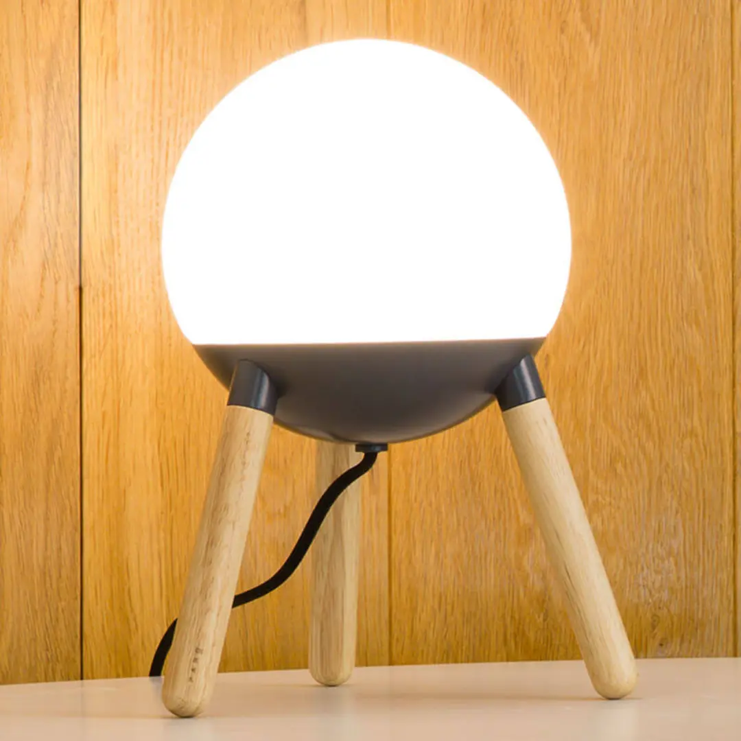 FARO BARCELONA Tischlampe Mine, Dreibein, Holz, Glas, Höhe 30 cm