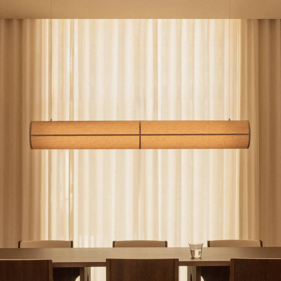 Audo Copenhagen Audo Hängeleuchte Hashira Linear, naturfarben, Länge 140 cm