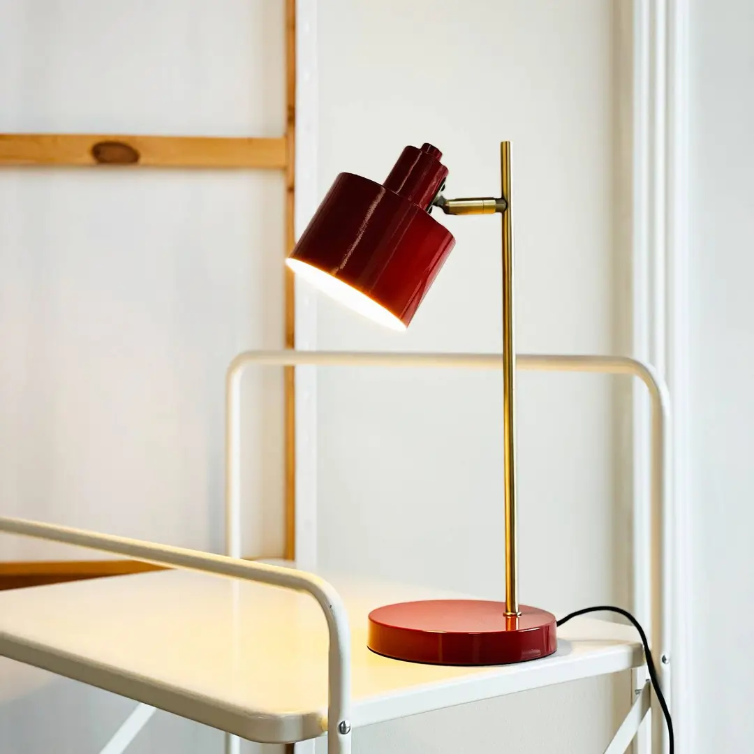 Dyberg Larsen Tischlampe Ocean, dunkelrot/messing, 43 cm