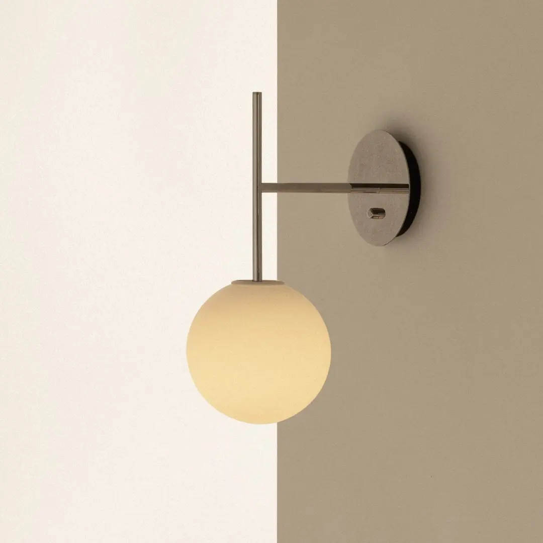 Audo Copenhagen Audo TR Bulb Suspended Wandleuchte, Stecker, grau/weiß