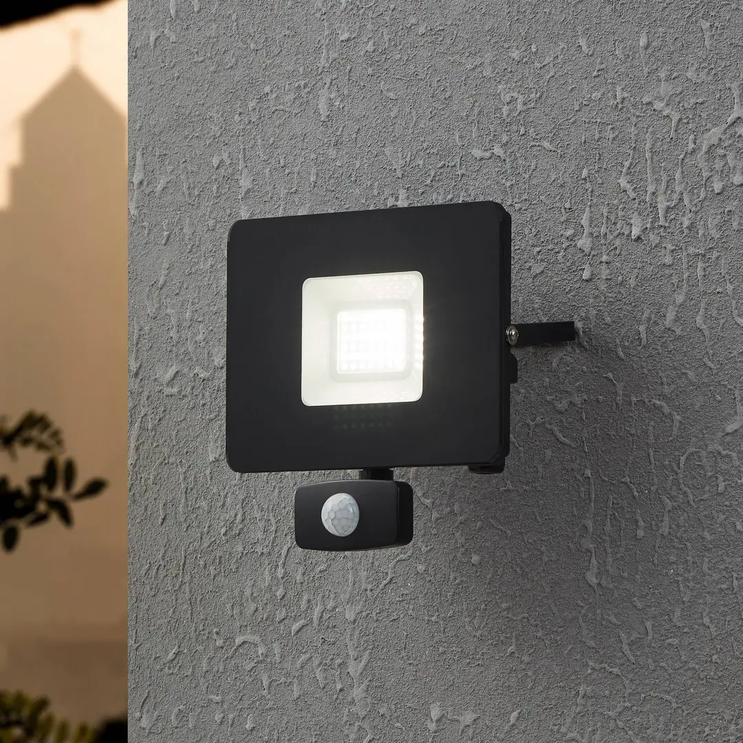 EGLO LED-Außenstrahler Faedo 3 mit Sensor, schwarz, 30W