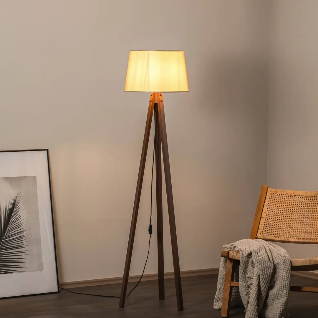 Avonni Stehleuchte LM-65214-1E mit Holz-Dreibeingestell