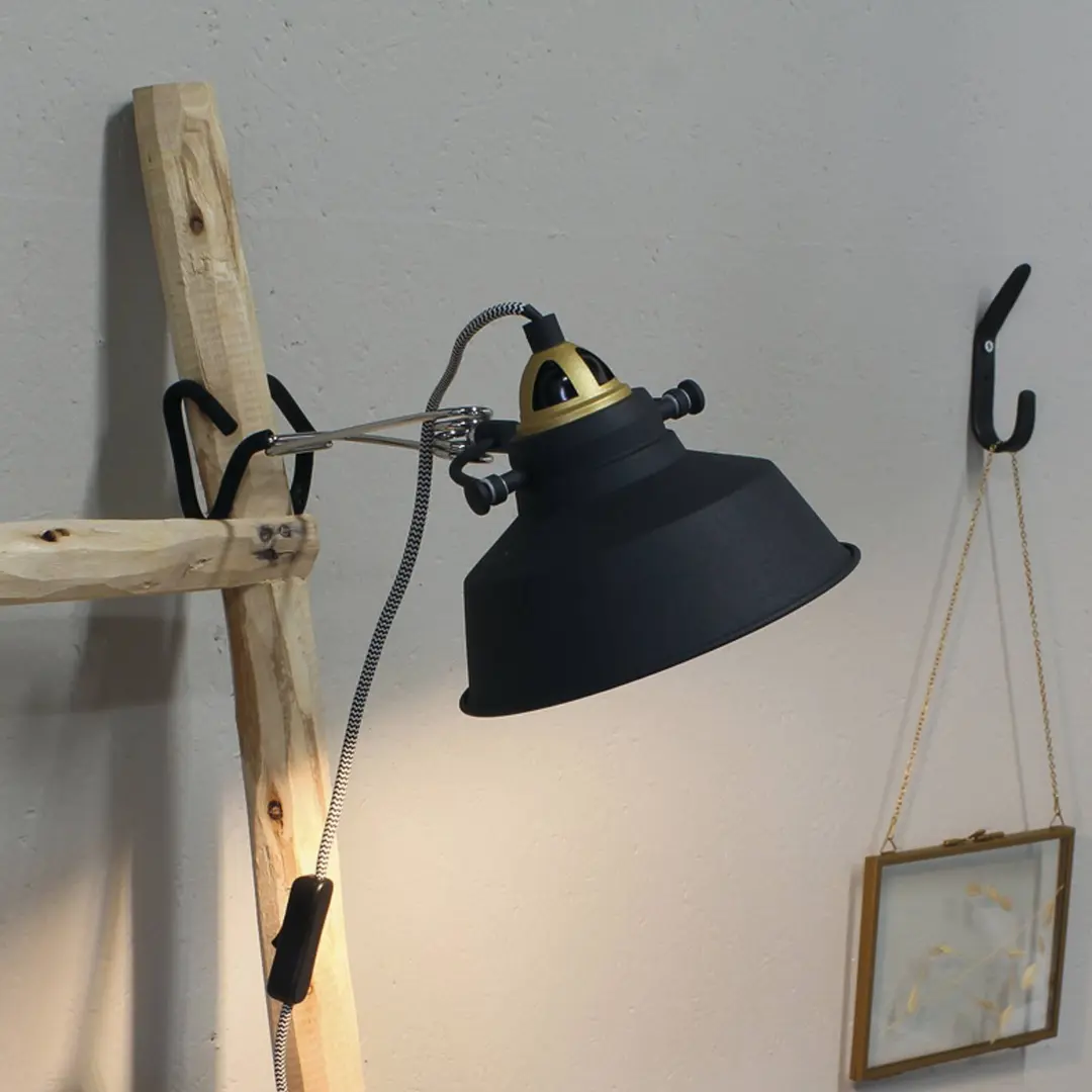 Steinhauer Wandleuchte Nové mit Stecker, schwarz