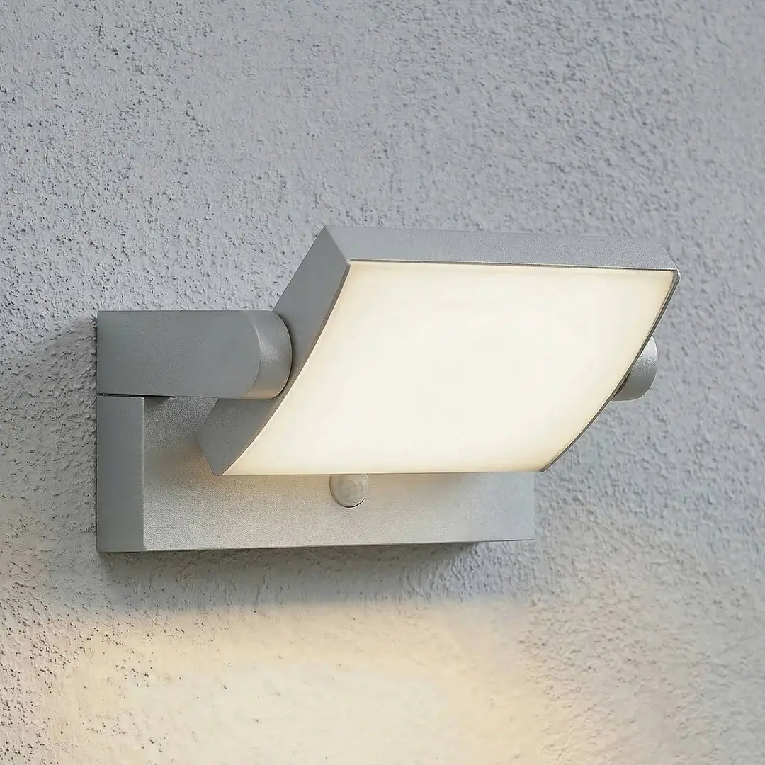 Lindby LED-Außenwandlampe Sherin, hellgrau schwenkbar Sensor