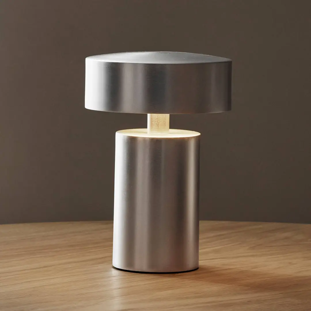 Audo Copenhagen Audo Column Akku-Tischlampe, IP44, alu