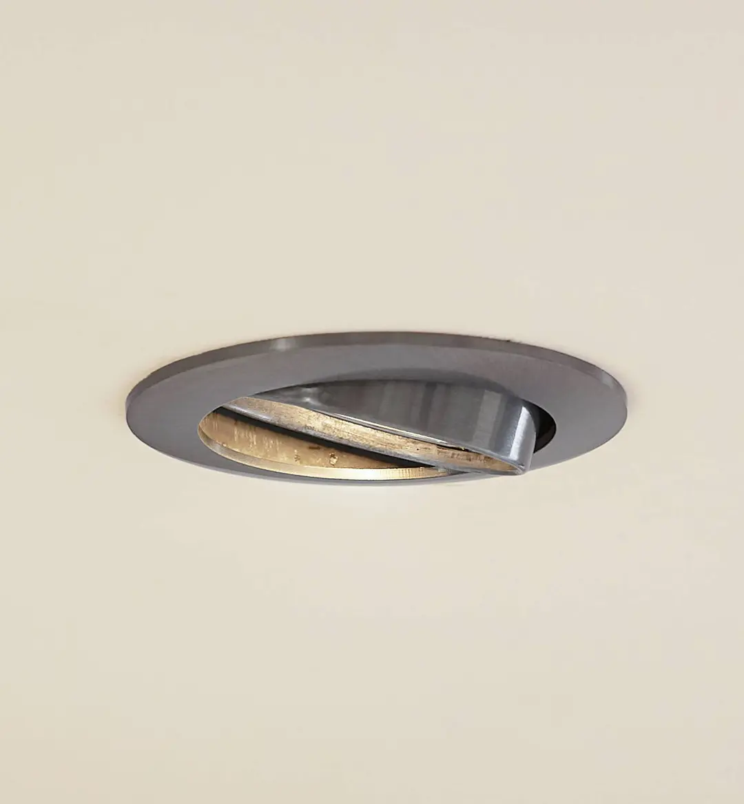 Prios Deckeneinbauleuchte Fibur, silber gebürstet, Ø 8,2 cm