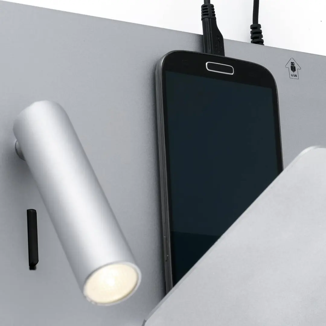 FARO BARCELONA Kompakte LED-Wandlampe Suau mit USB-Charger