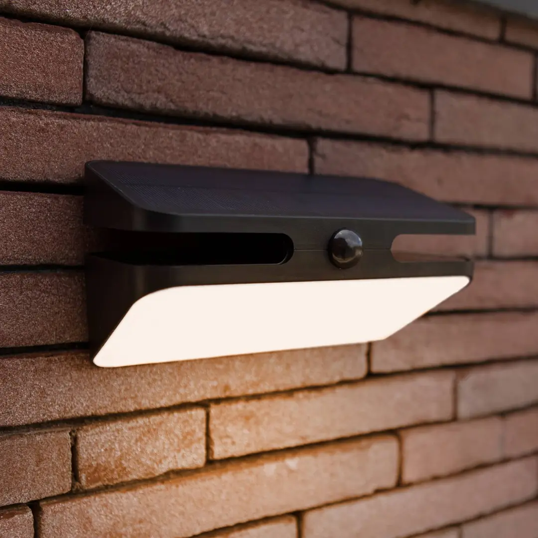 Lutec LED-Solar-Außenwandlampe AERO, schwarz, 21 cm, Sensor, IP54