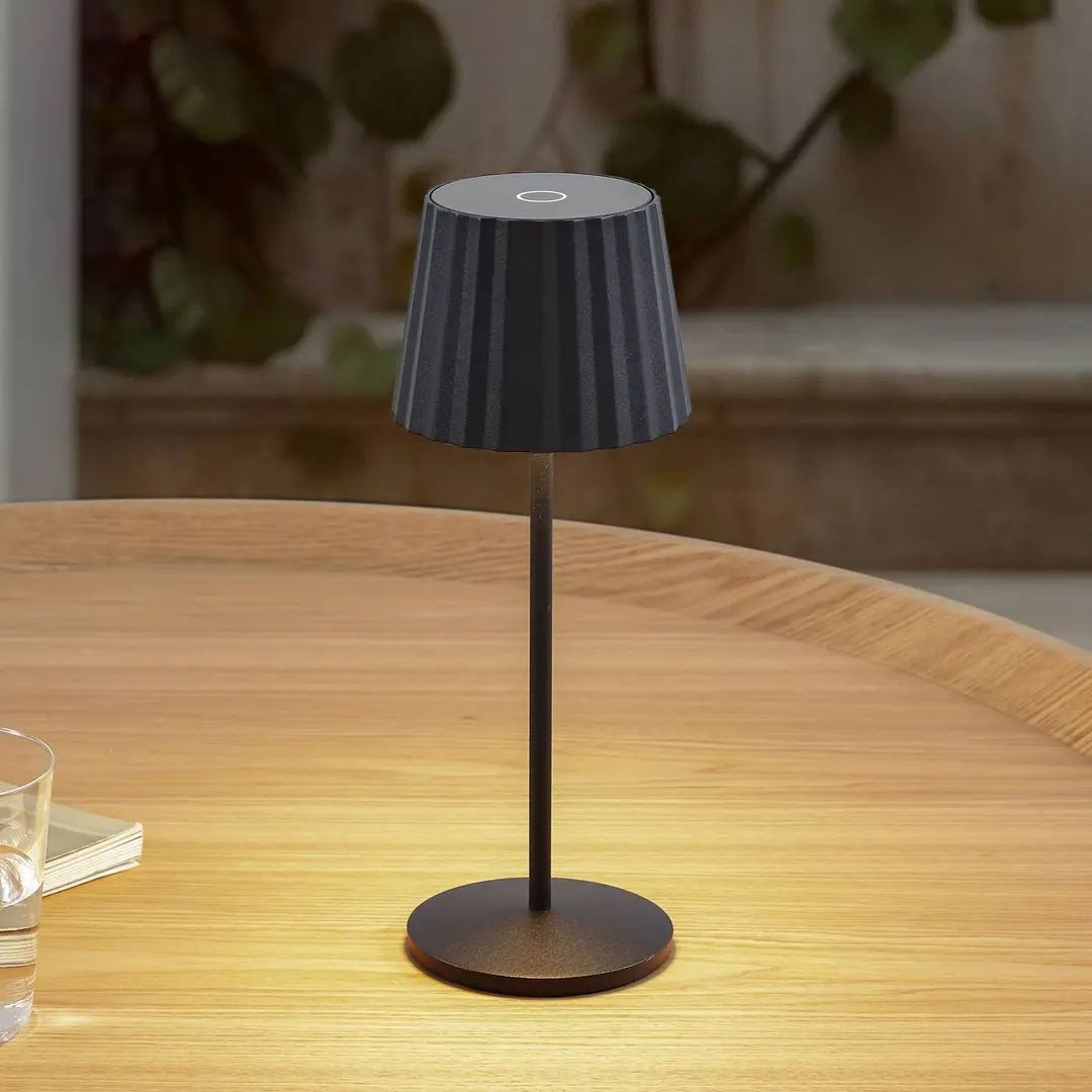 Lindby LED-Akku-Tischleuchte Esali, schwarz, Metall, IP65