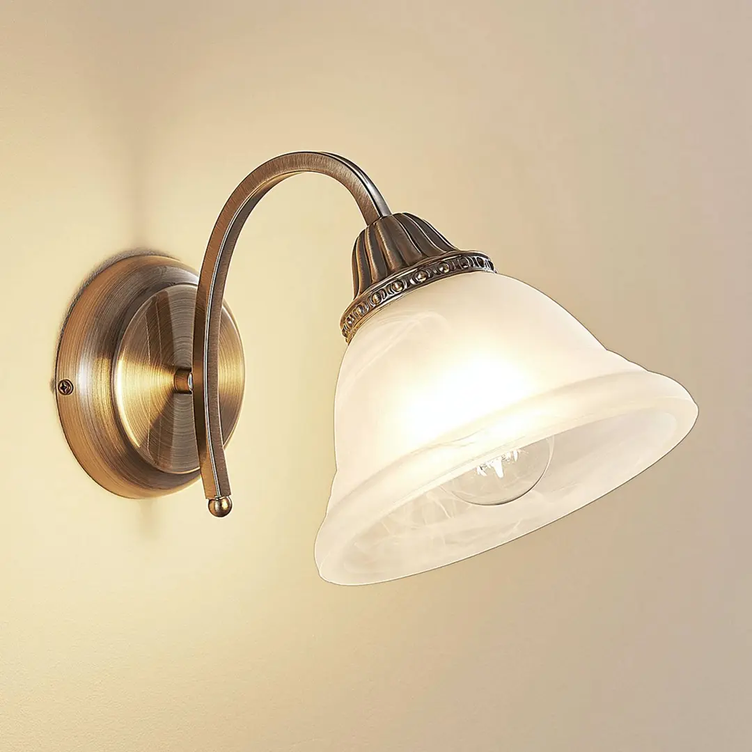 Lindby Wandleuchte Mialina, 20 cm, altmessing, Metall, Glas