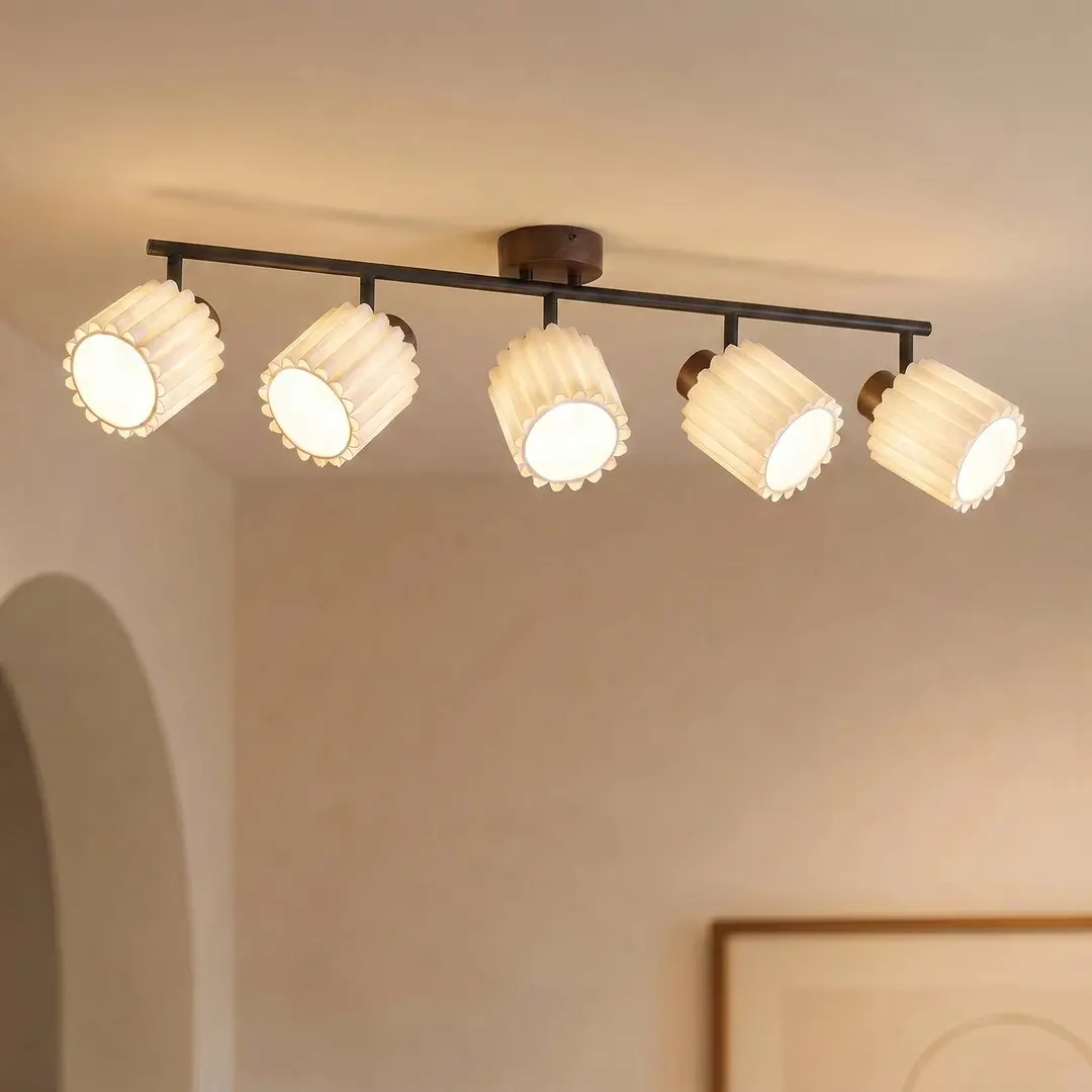 Lindby Deckenstrahler Shiloh, 5-flammig, walnuss/beige, Holz