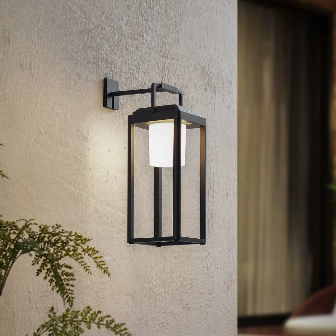 Lucande 2-in-1 LED-Solarleuchte Tilena, schwarz, eckig, Alu