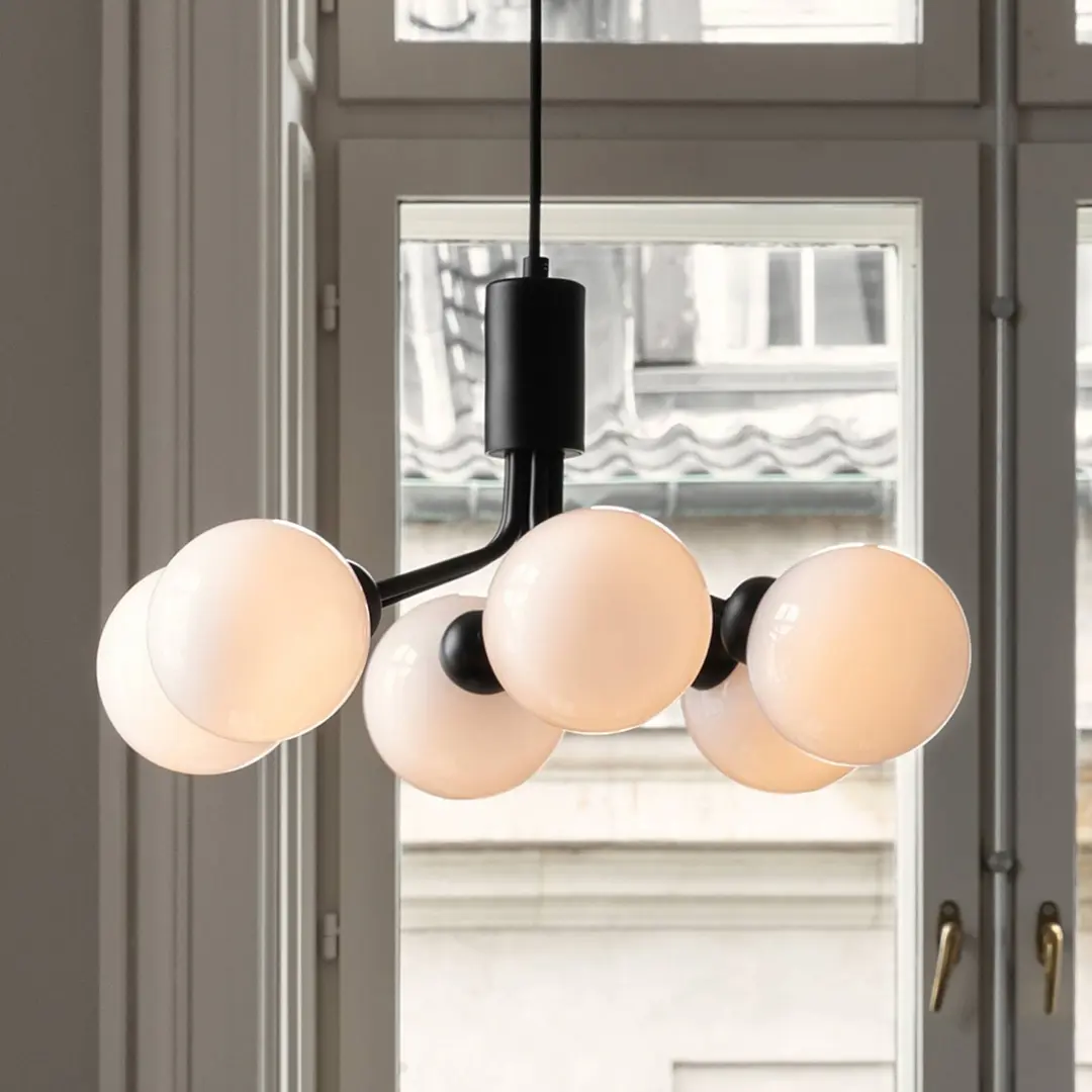 Nuura Pendelleuchte Apiales 6, Ø 50 cm, schwarz/opal