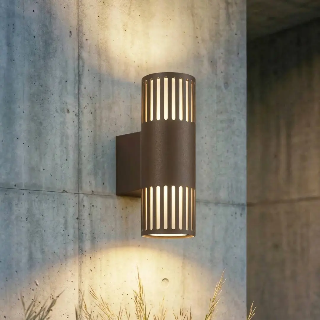 Lindby Außenwandleuchte Lurinda, 2-flg., braun, Ø10 cm, IP44