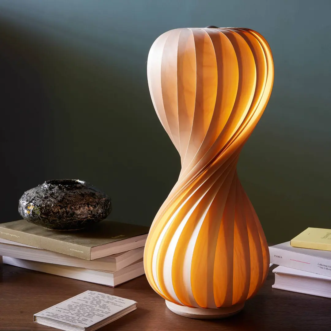 Tom Rossau Tischlampe TR7, Birkenholz, 68 cm hoch, E27