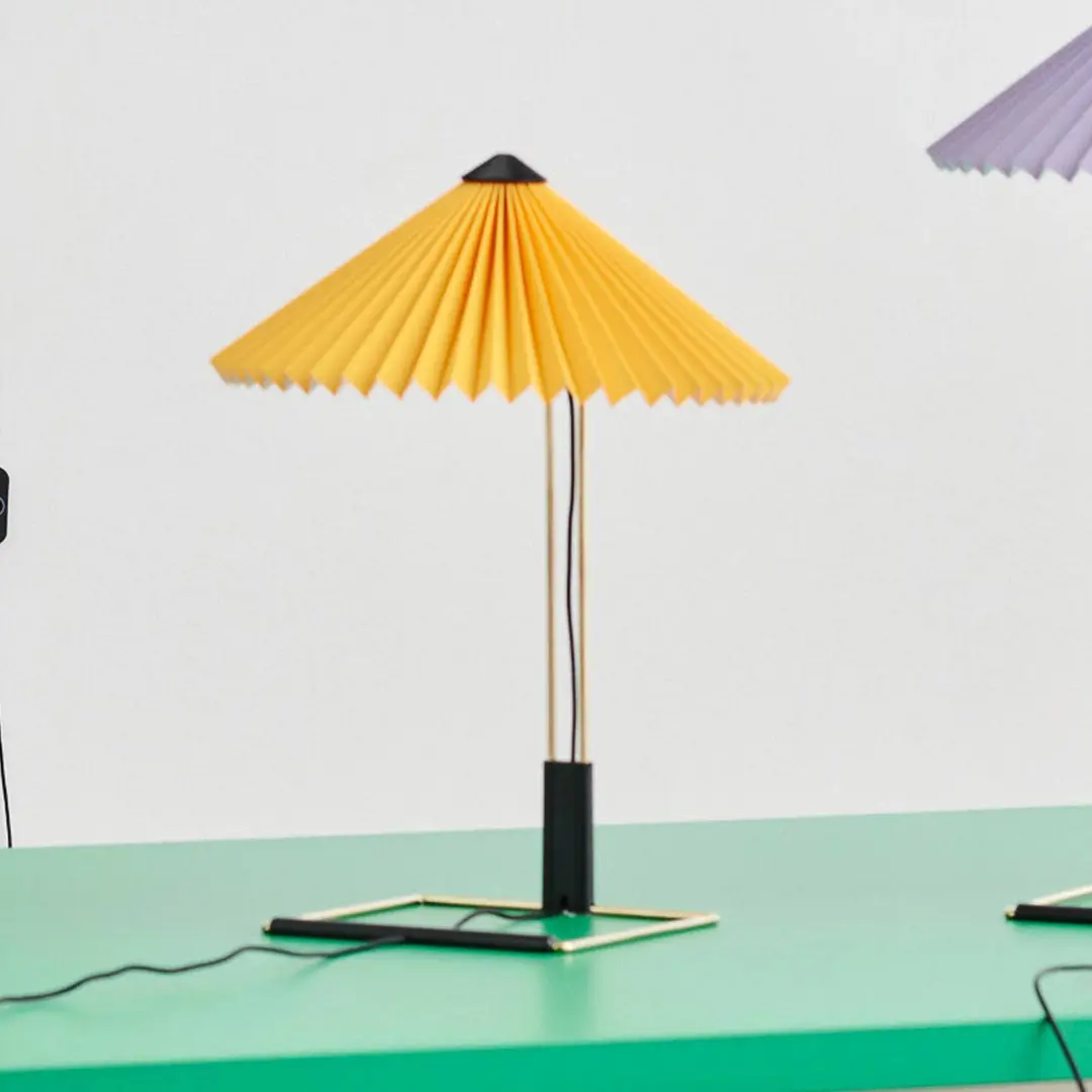 Hay LED-Tischlampe Matin, gelb/messing, Höhe 38 cm