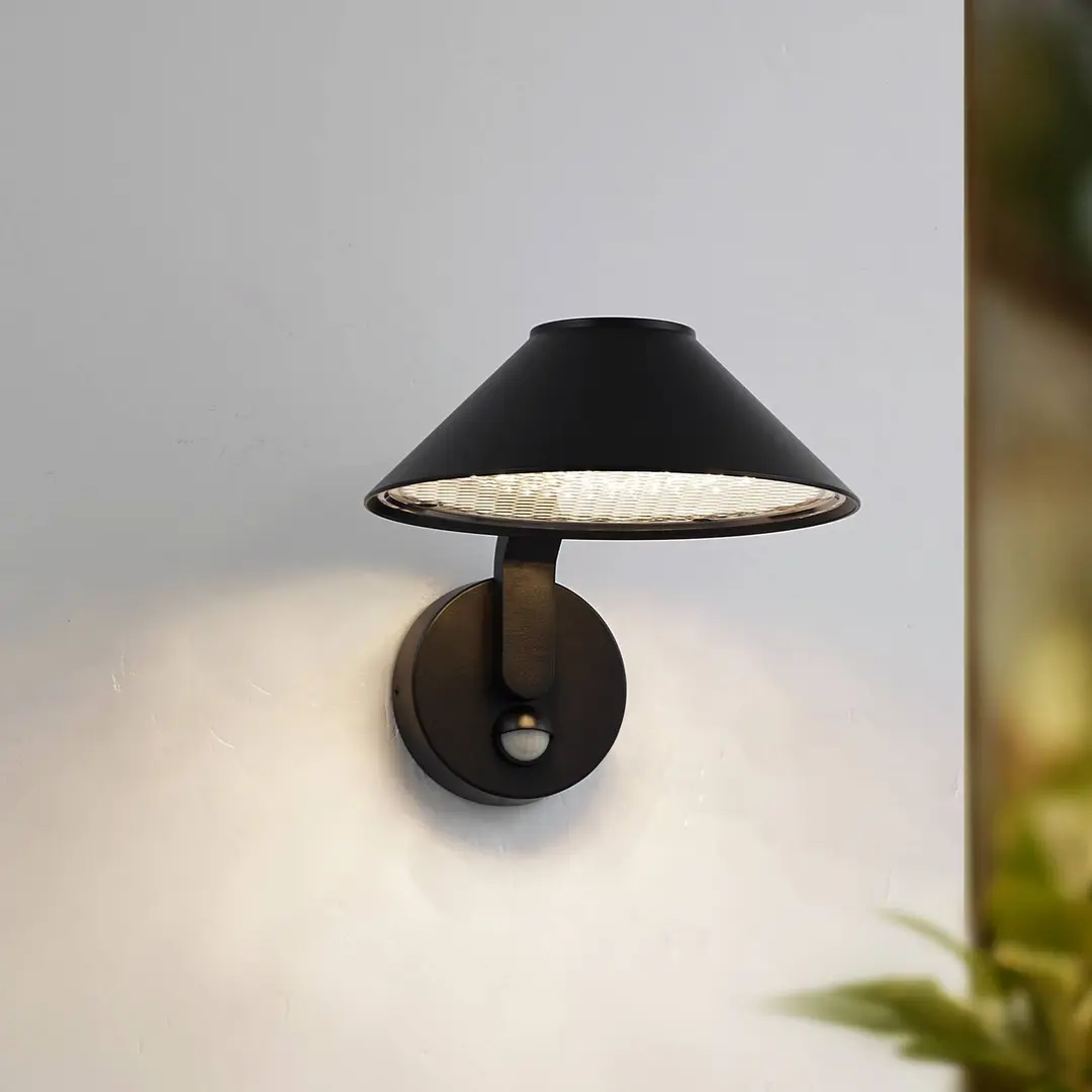 Lindby LED-Wandlampe Capelo, schwarz, Metall, Sensor, Ø20cm