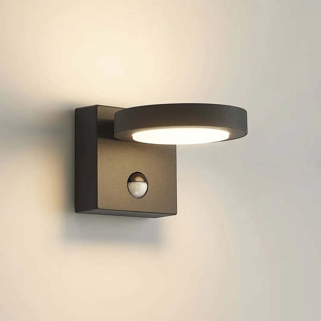 Lucande LED-Außenwandlampe Belna, Metall, Sensor, IP54