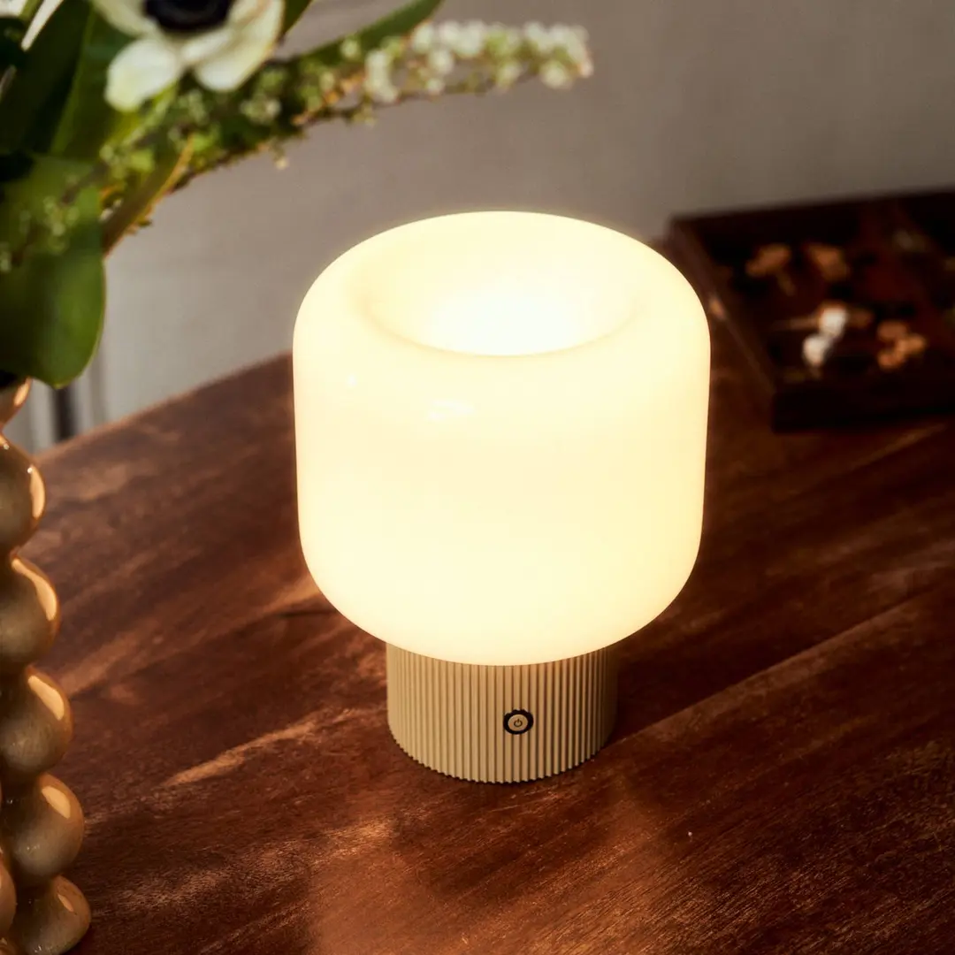 Lucande LED-Akku-Tischleuchte Katrin Palme, beige, Glas