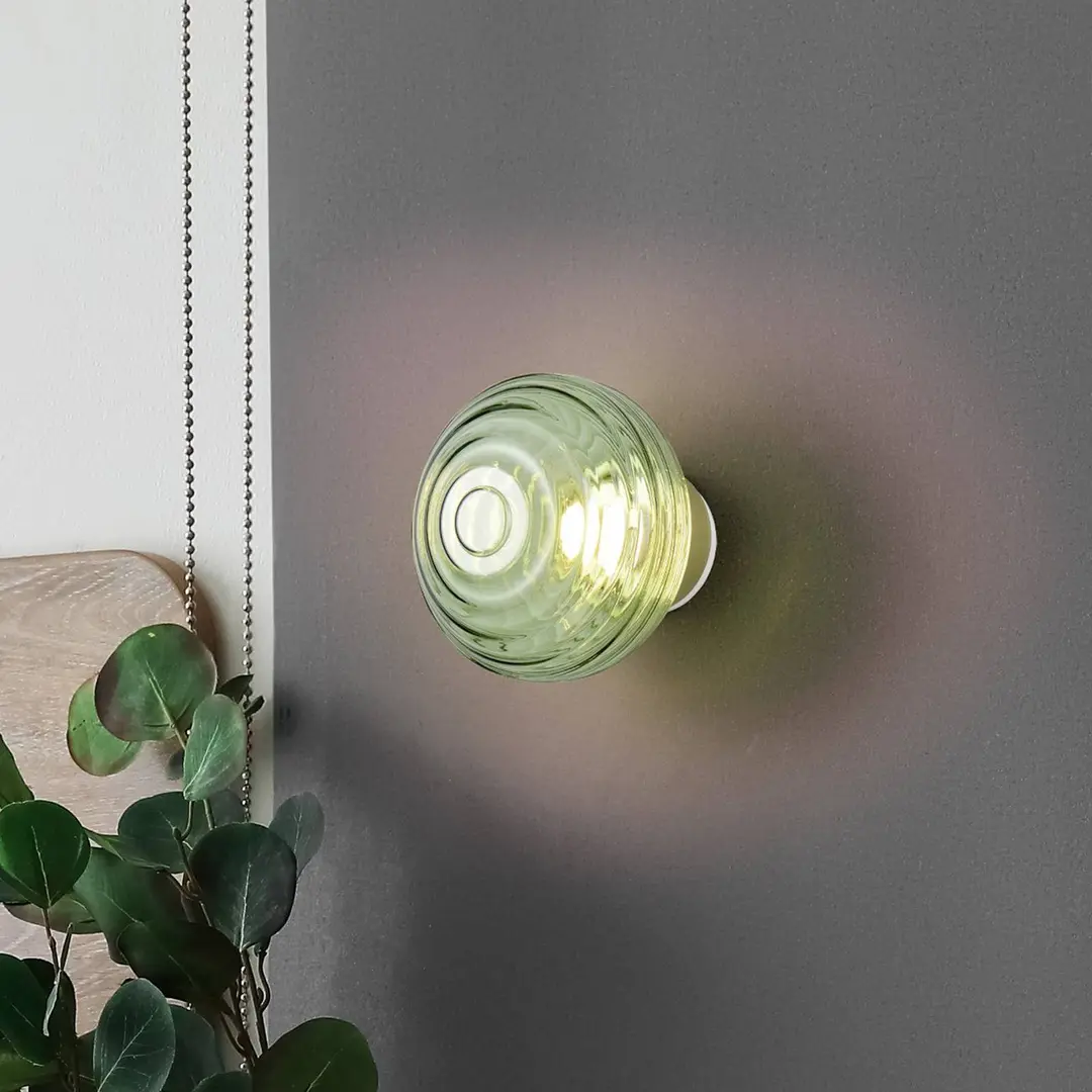 Reality Leuchten LED-Akku-Wandleuchte Earl, messing/grün, Glas, Ø 15,5 cm