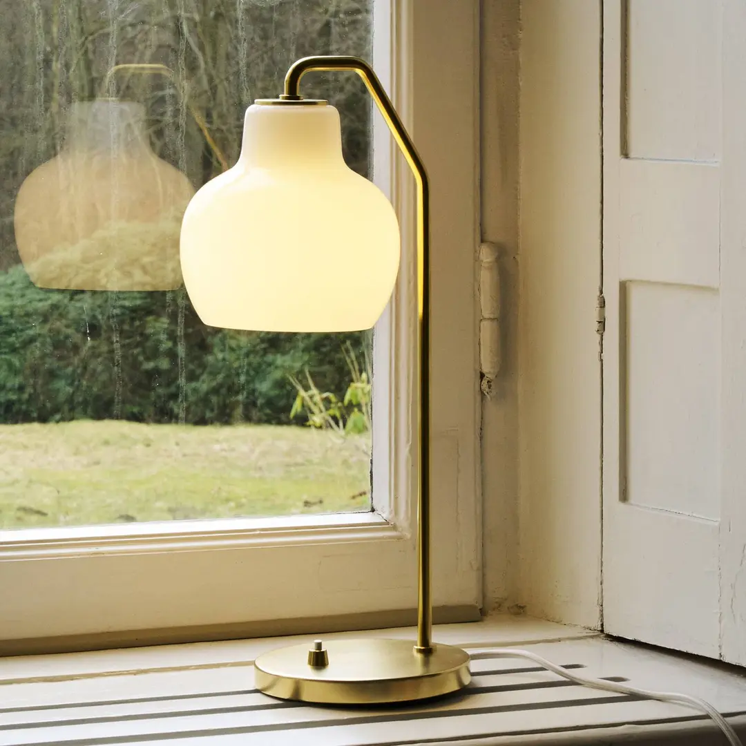 Louis Poulsen Tischlampe VL Ring Crown, weiß/messing, E14