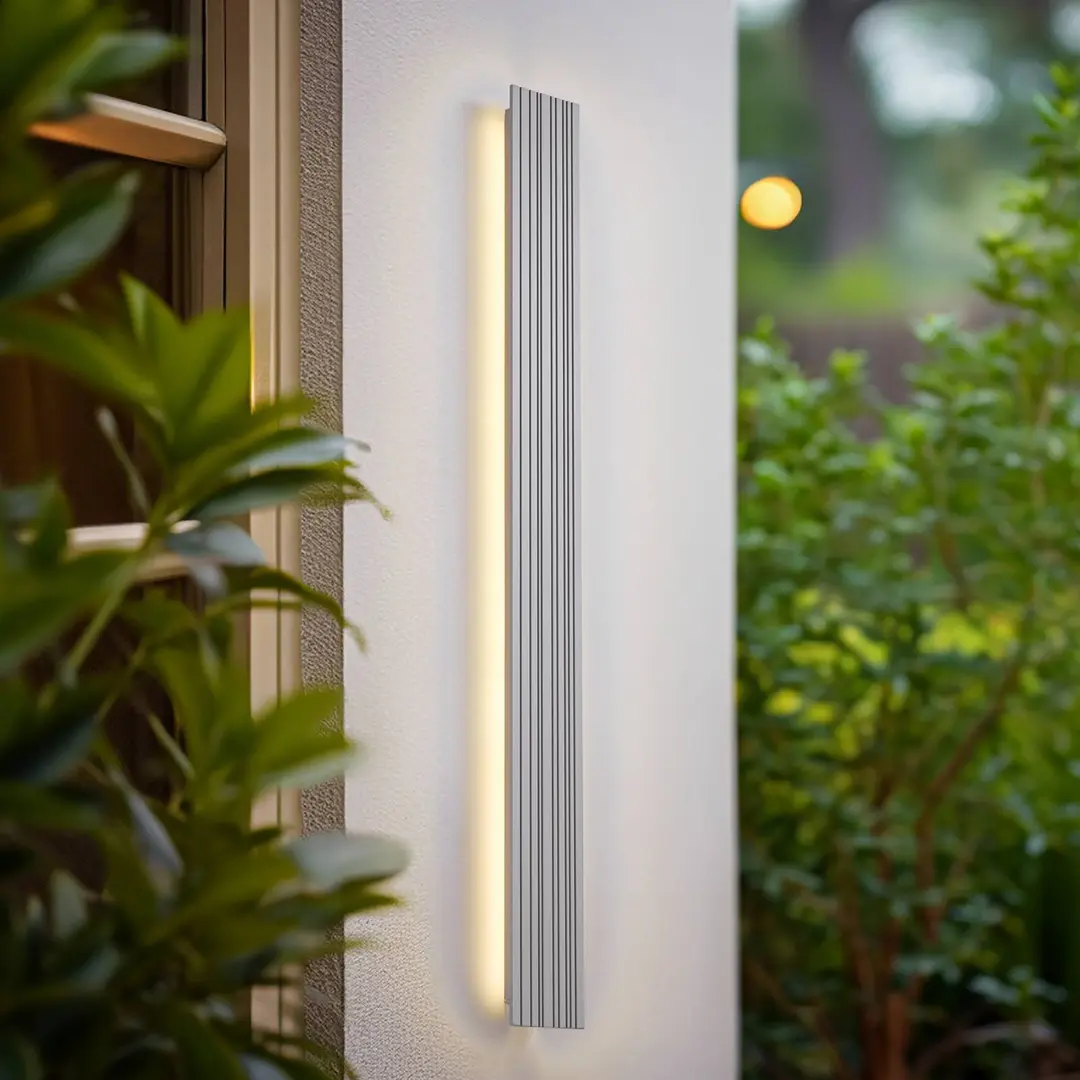 Lucande LED-Außenwandleuchte Melira, Länge 100 cm, hellgrau