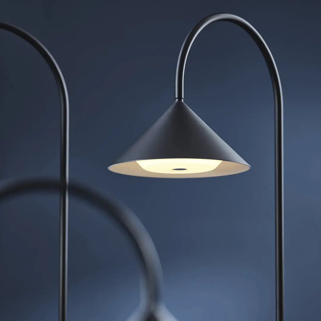 FRANDSEN LED-Akku-Stehlampe Grasp, schwarz, 72 cm, Metall