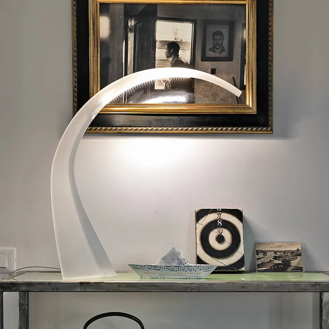 Kartell LED-Tischleuchte Taj, weiß, 62 cm, Kunststoff