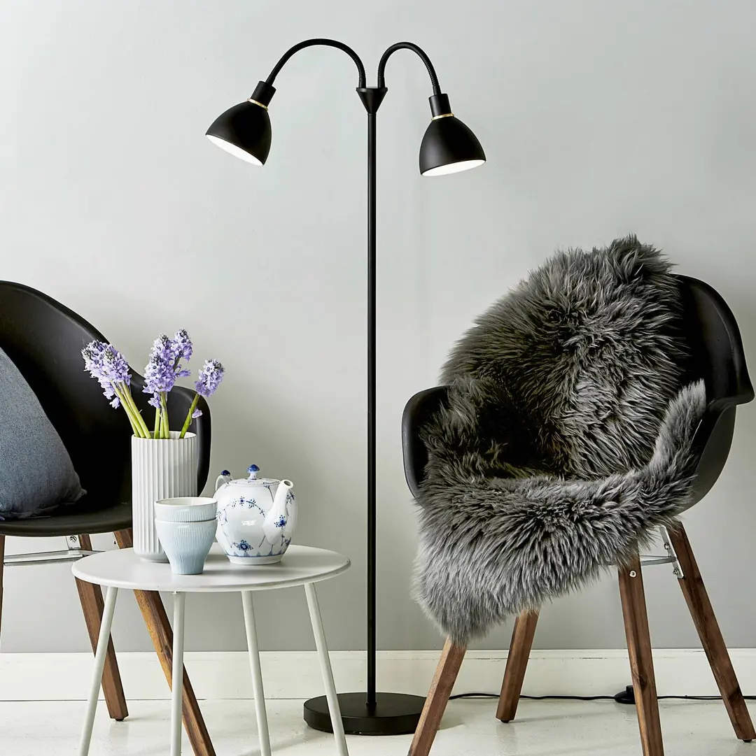 Nordlux 2-flammige Stehleuchte Ray aus schwarzem Metall