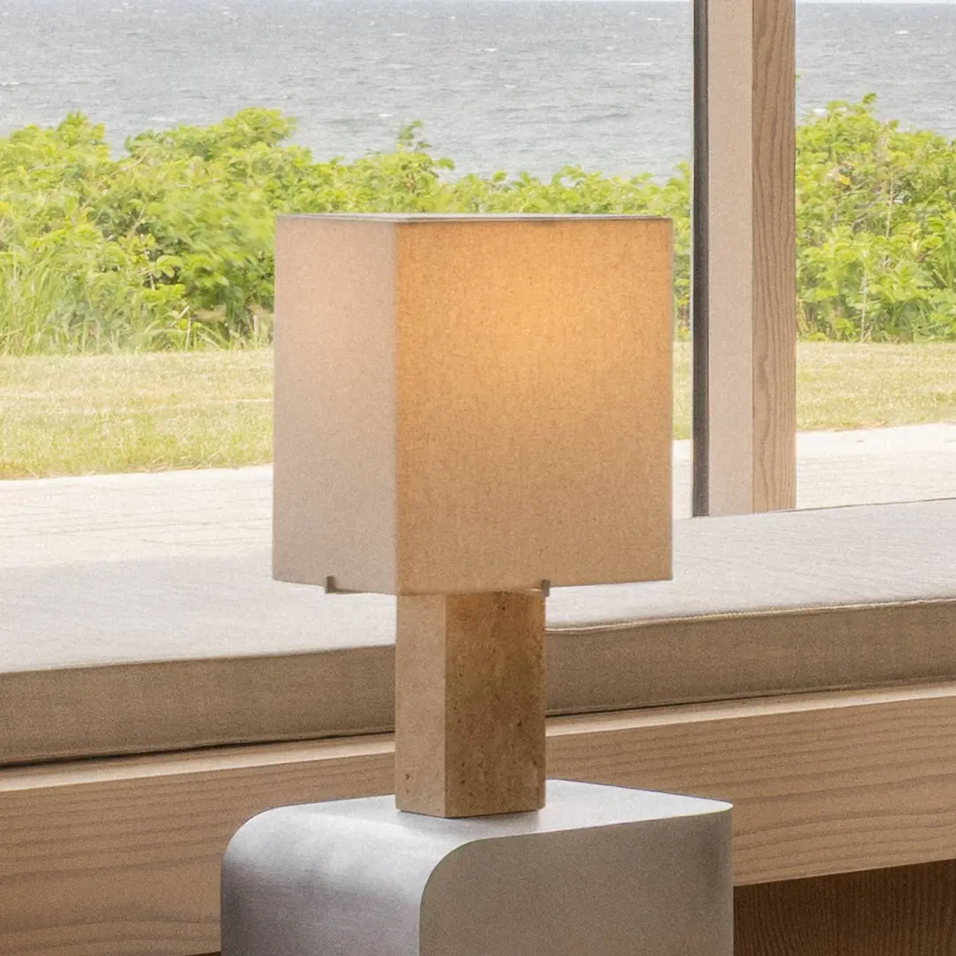 Audo Copenhagen Audo Tischlampe Nonna, travertin-/sandfarben, Höhe 49 cm